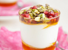 Yogurt and pomegranate dessert in Desserts recipes, preparation of the ingredients and step by step instructions of how to cook and bake
